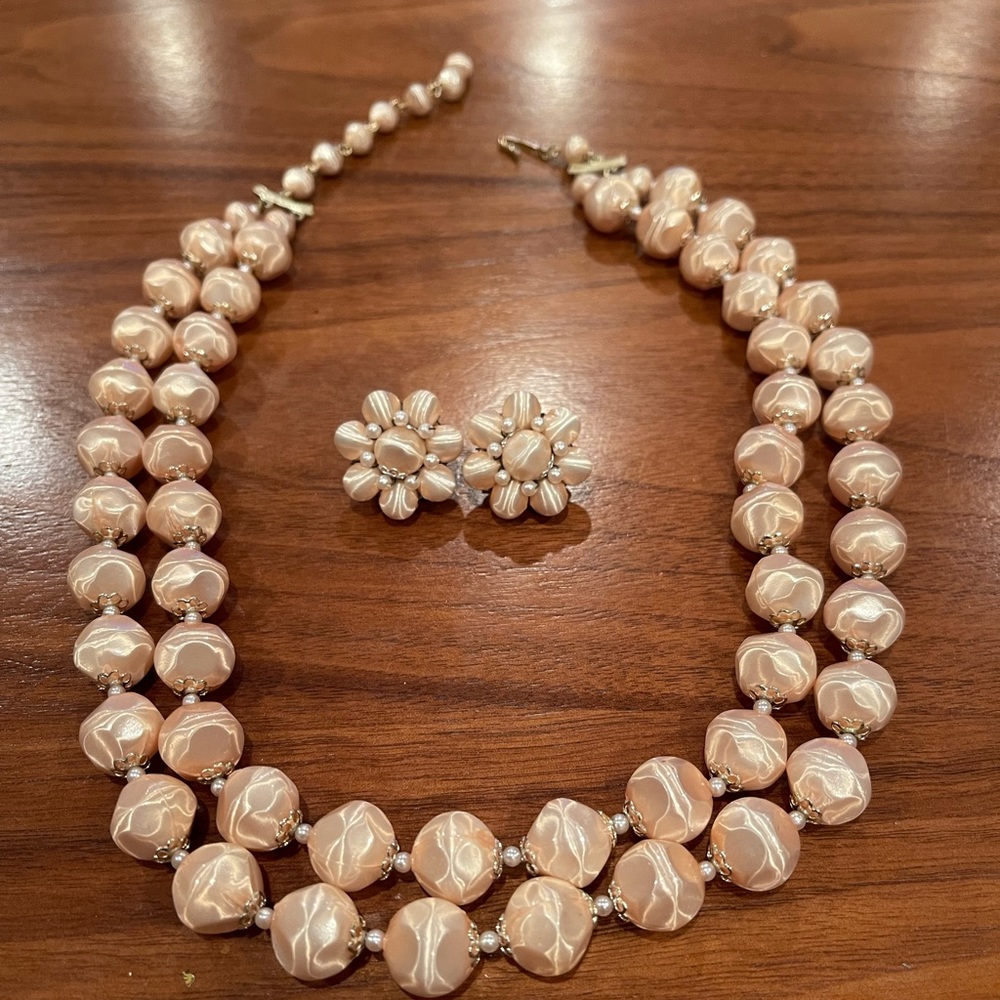 Vintage beaded necklace and clip on earrings
